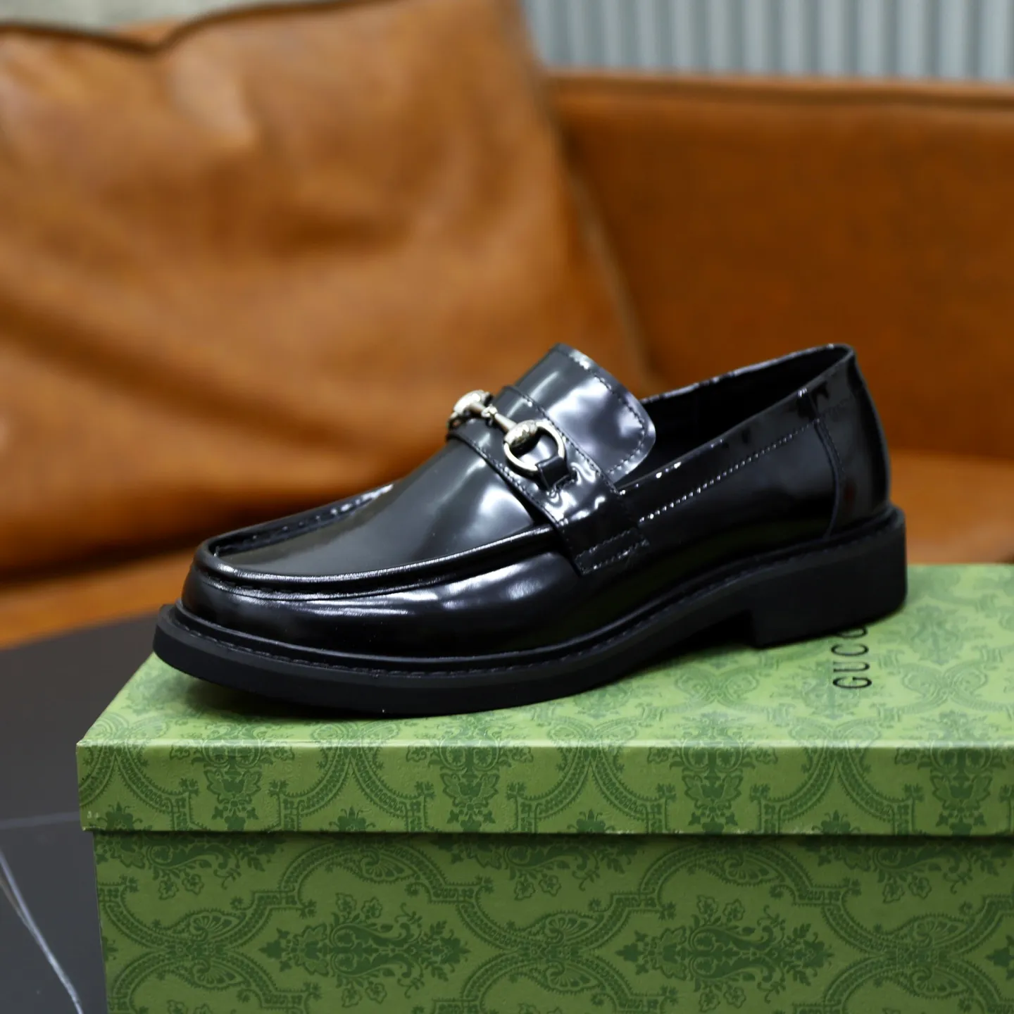 Ex-factory price: 540💰🙅‍♂️🙅‍♂️🙅‍♂️ Brand: GUCCI Standard code: Men's code 38-44 (45 can be customized) Grade: Same style as the official website Original order quality Material: Original cowhide surface Comfortable cowhide lining Original outsole Style category: Men's fashionable casual leather shoes Distinguished big-name luxury elements Top luxury Color: actual picture color
